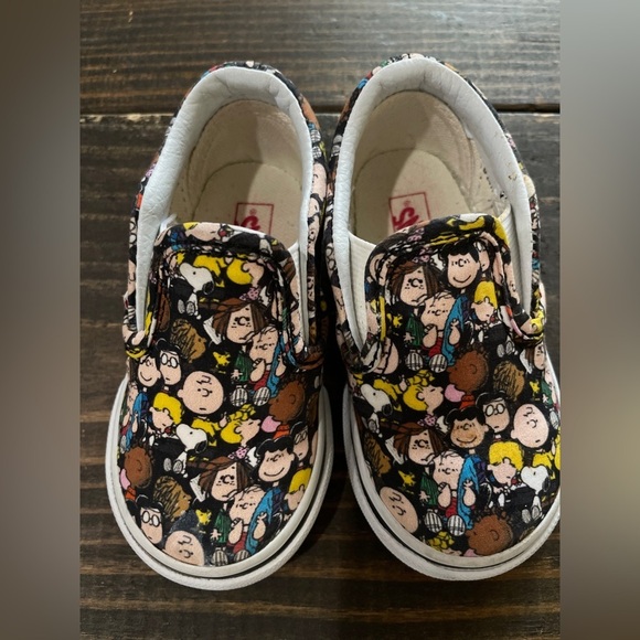 Vans Peanuts The Gang Black Skateboard Classic Slip On Toddler Kids SZ 4.5 - Picture 1 of 4
